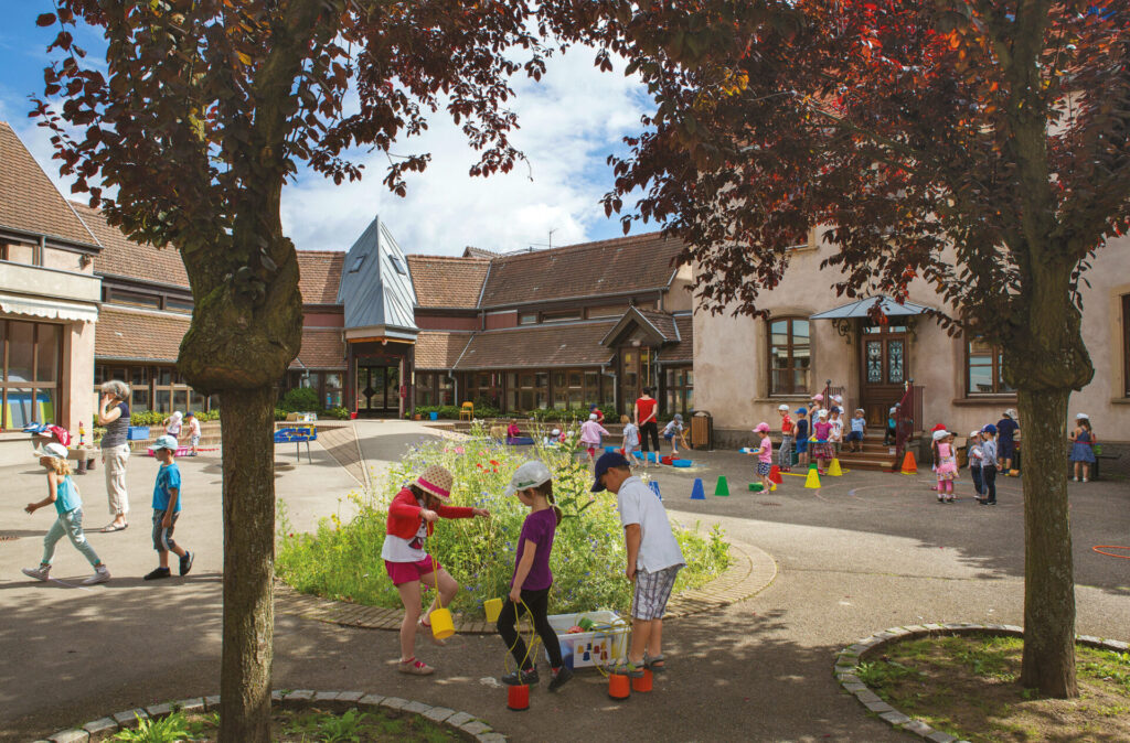 Cours de récréation de l'école maternelle Henri Eggestein