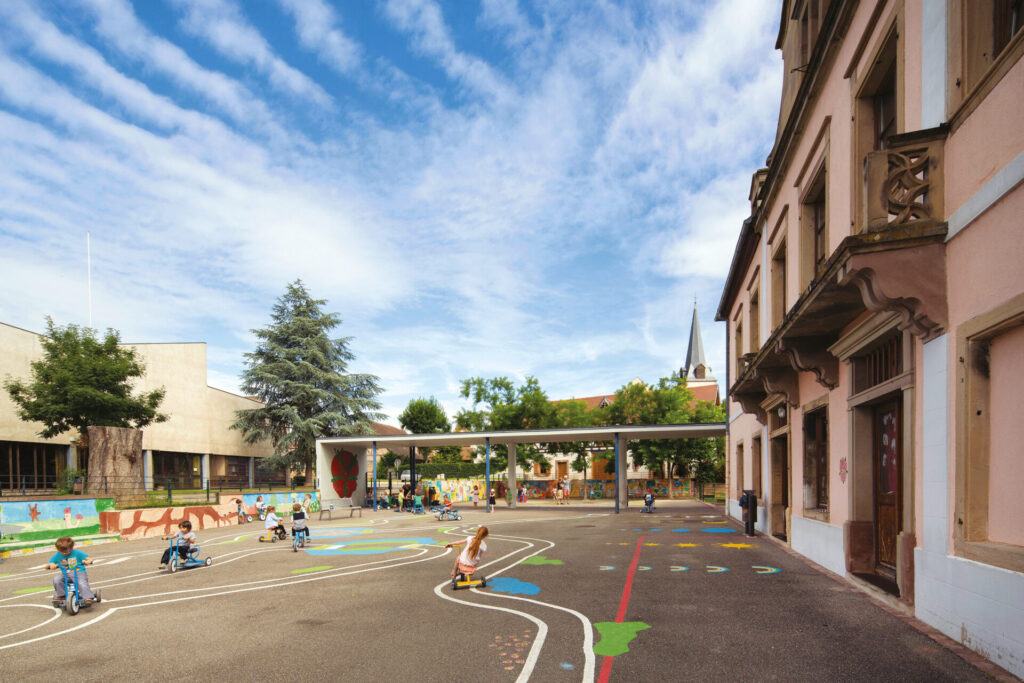 Cours de récréation de l'école maternelle du bâtiment Sainte-Marthe